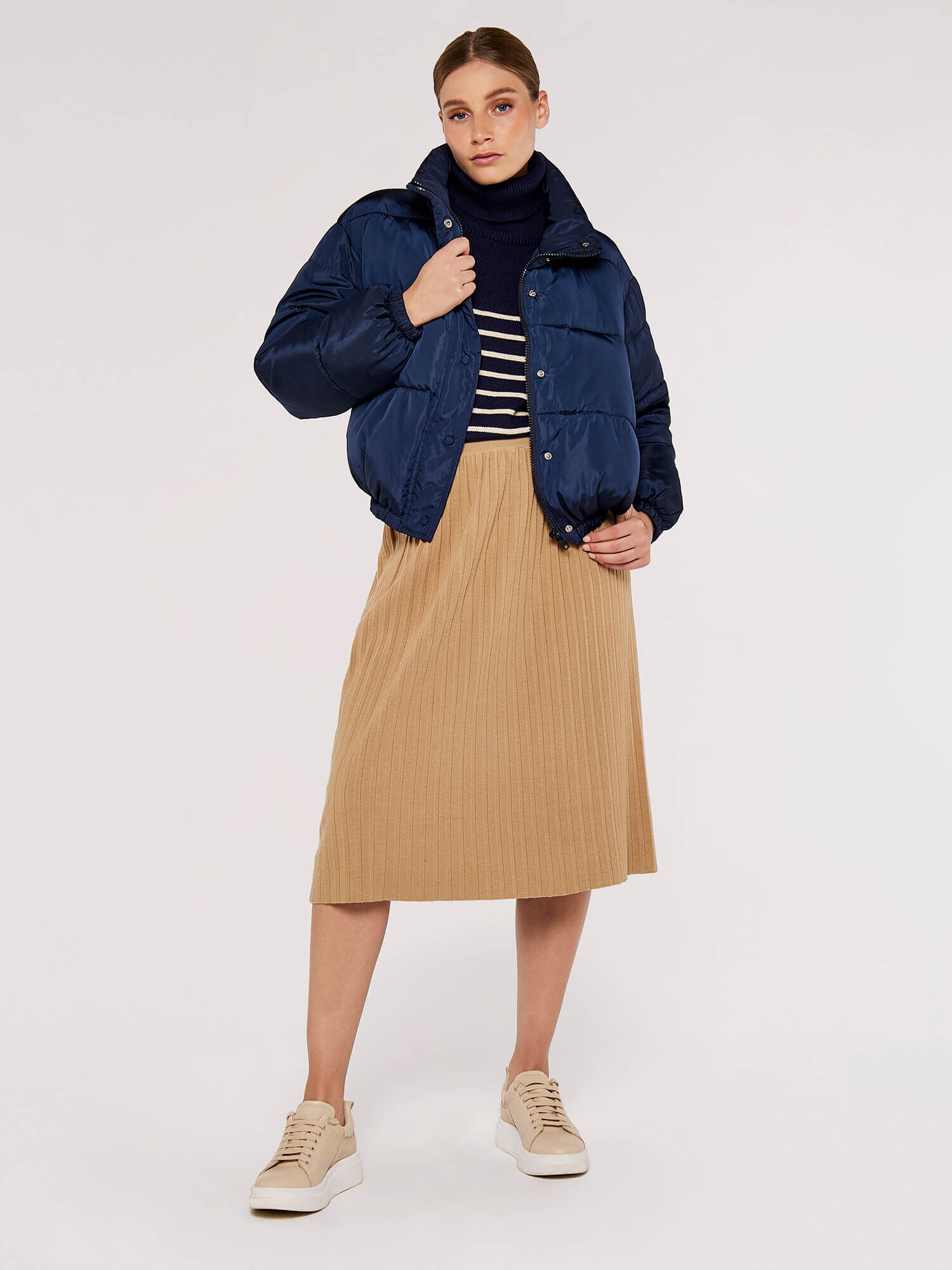 Navy cropped puffer jacket store