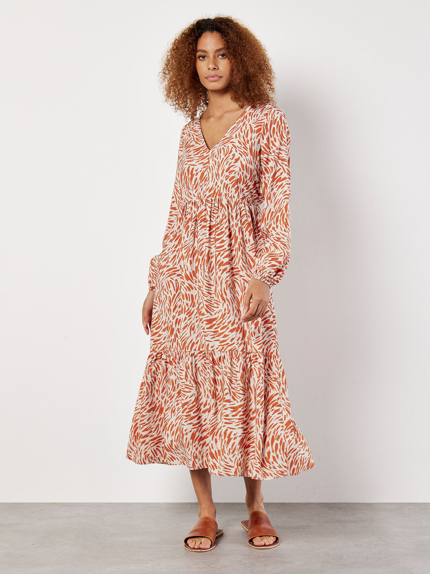 Robe Midi Texturee A Imprime Animal Abstrait Vetements Apricot