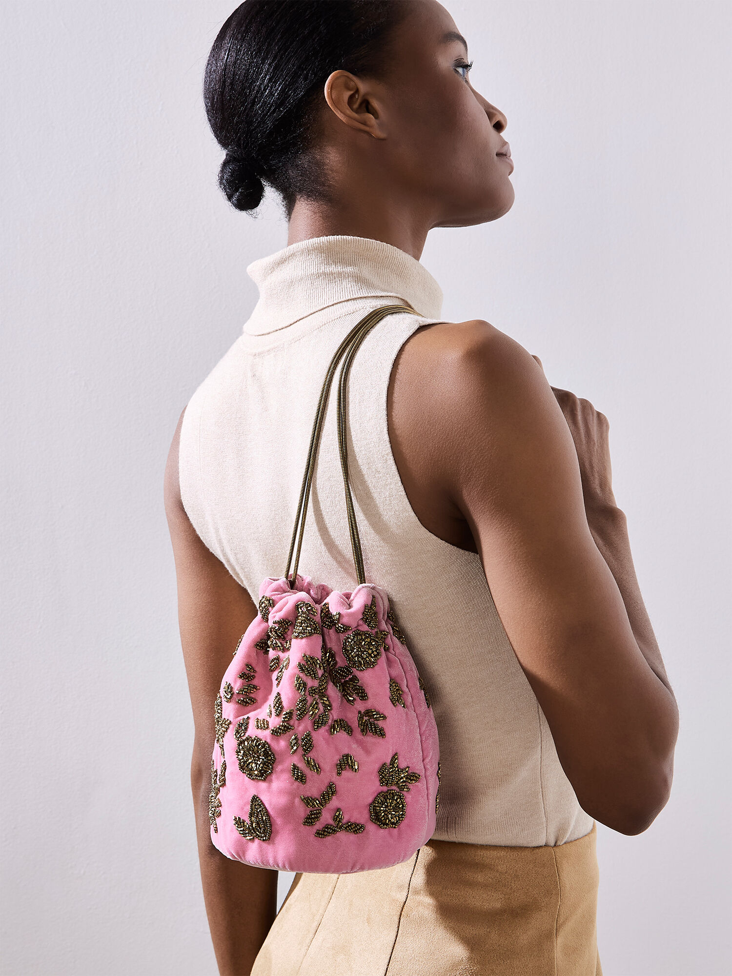 ★SAENGIN STUDIO★ MOTHER-OF-PEARL VELVET HAND BAG SAENGIN STUDIOS COTTON VELVET BROOCH HAND BAG - RED – APOC STORE