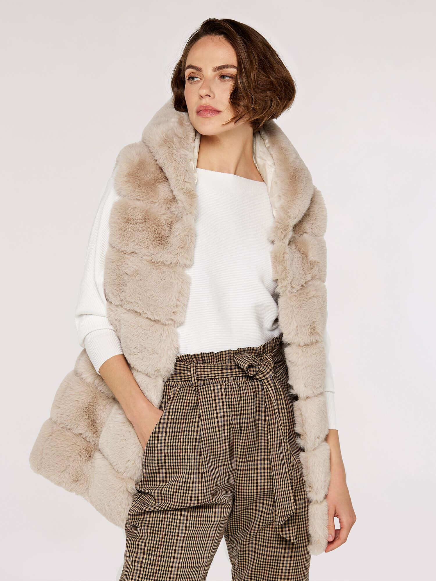 Fluffy hooded 2025 gilet