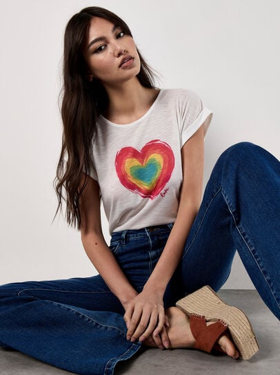 Heart Print Graphic T-Shirt