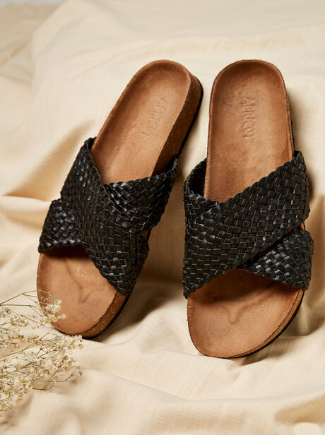 Knotted leather Sandal