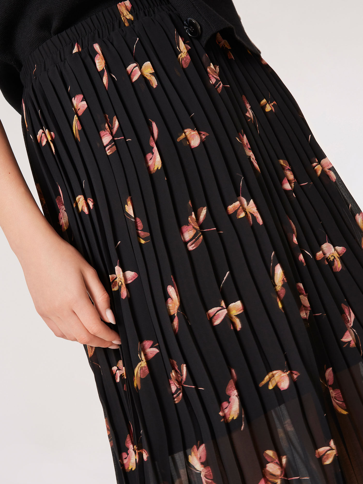 Black floral pleated midi skirt sales