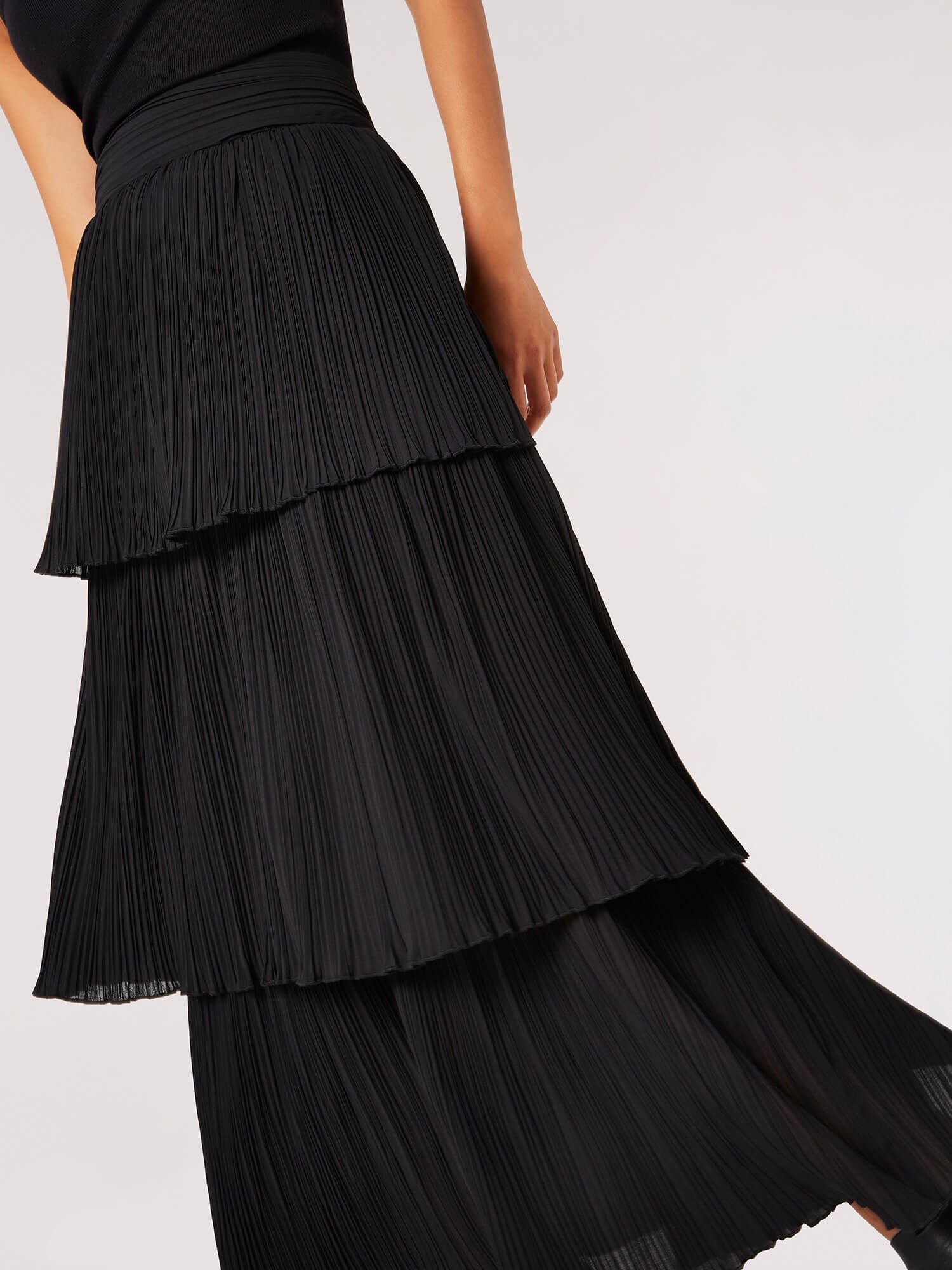 Black cotton tiered hot sale maxi skirt