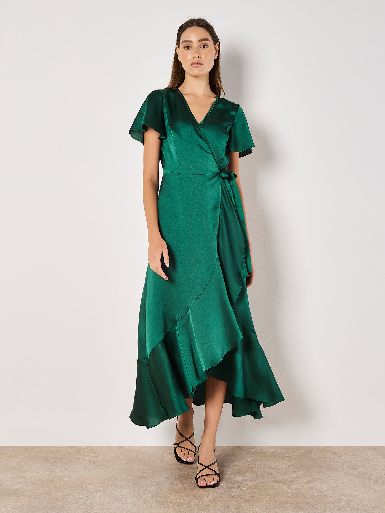 Robe Longue Portefeuille A Volants En Satin Vetements Apricot
