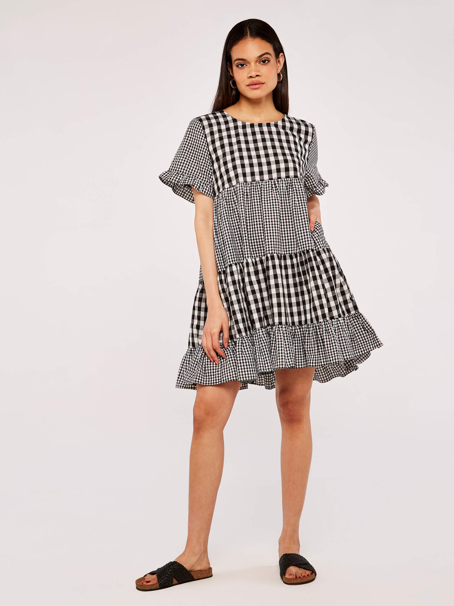 美品　uhr Checkered Tiered Dress 1-2y Checkered Tiered Dress – Uhr Online store