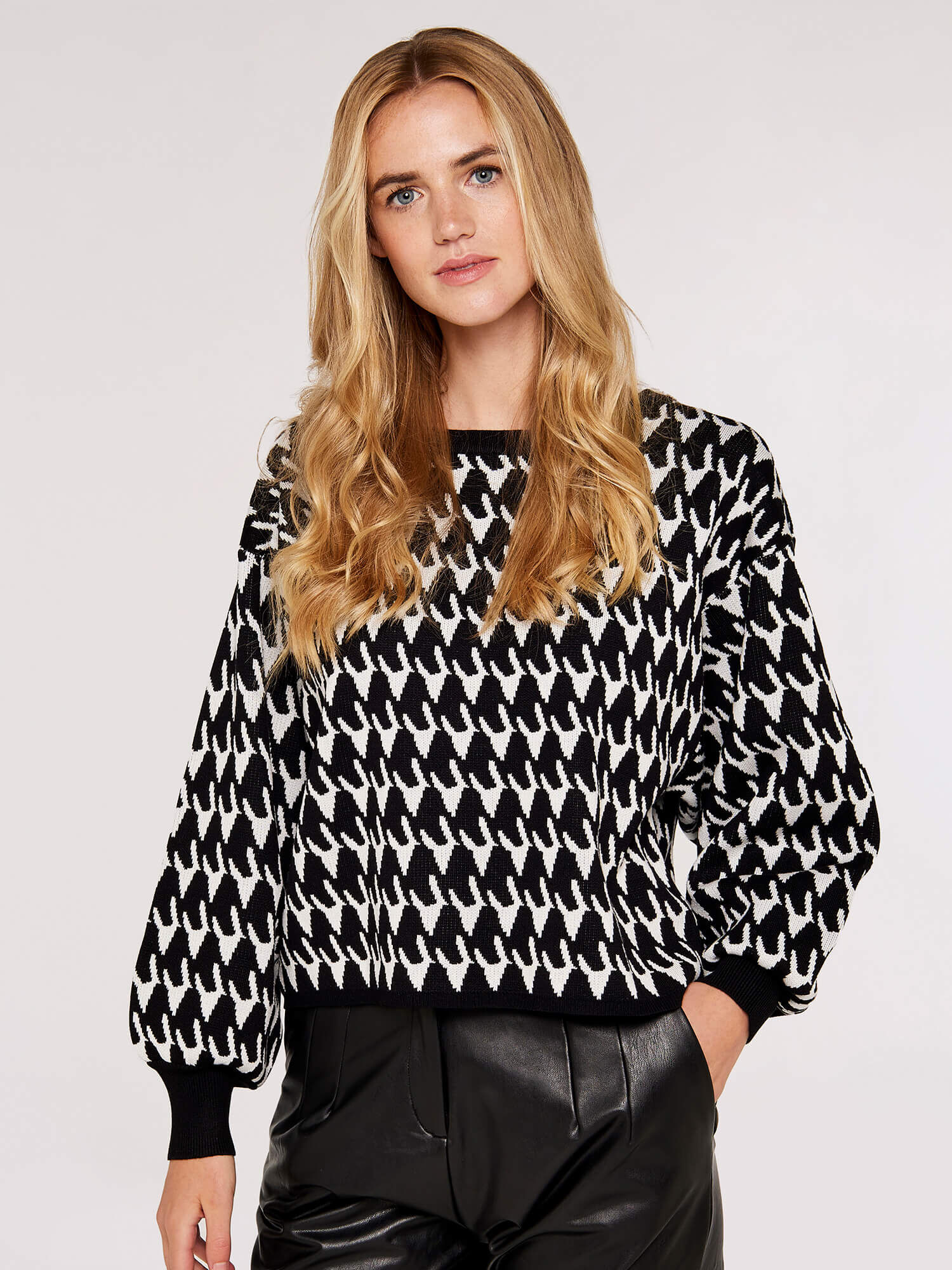 White batwing deals jumper