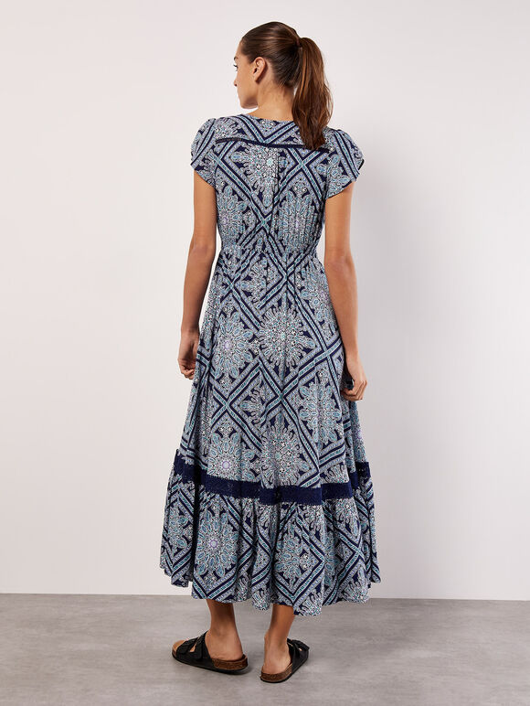 Boho Chic Crochet Detailed Maxi Dress Boho Chic Crochet Detailed Maxi Dress
