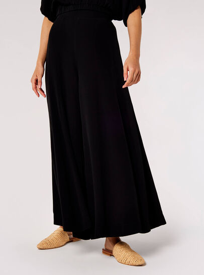 Relaxed Wide-Leg Fluid Trousers