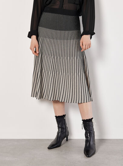 Gradiating Stripe Ribbed Knit Midi Skirt