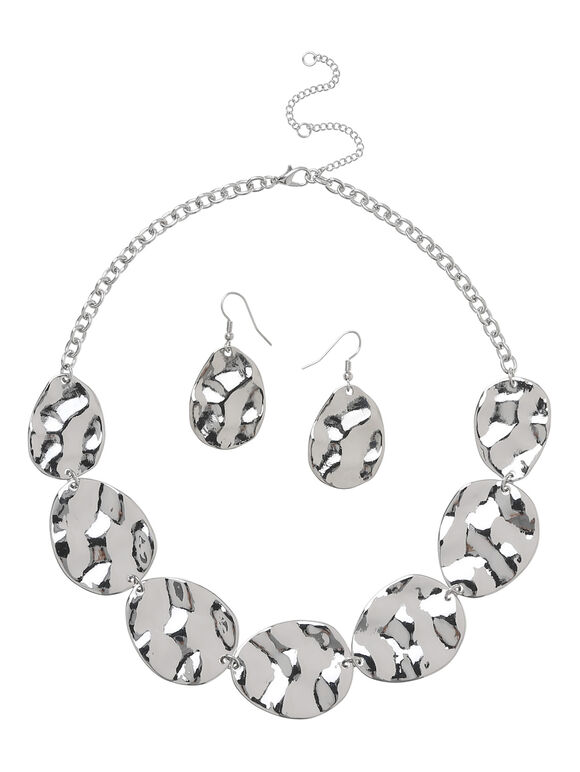 Set aus gehämmerter Halskette und Ohrringen, Hellgrau / Silber, groß