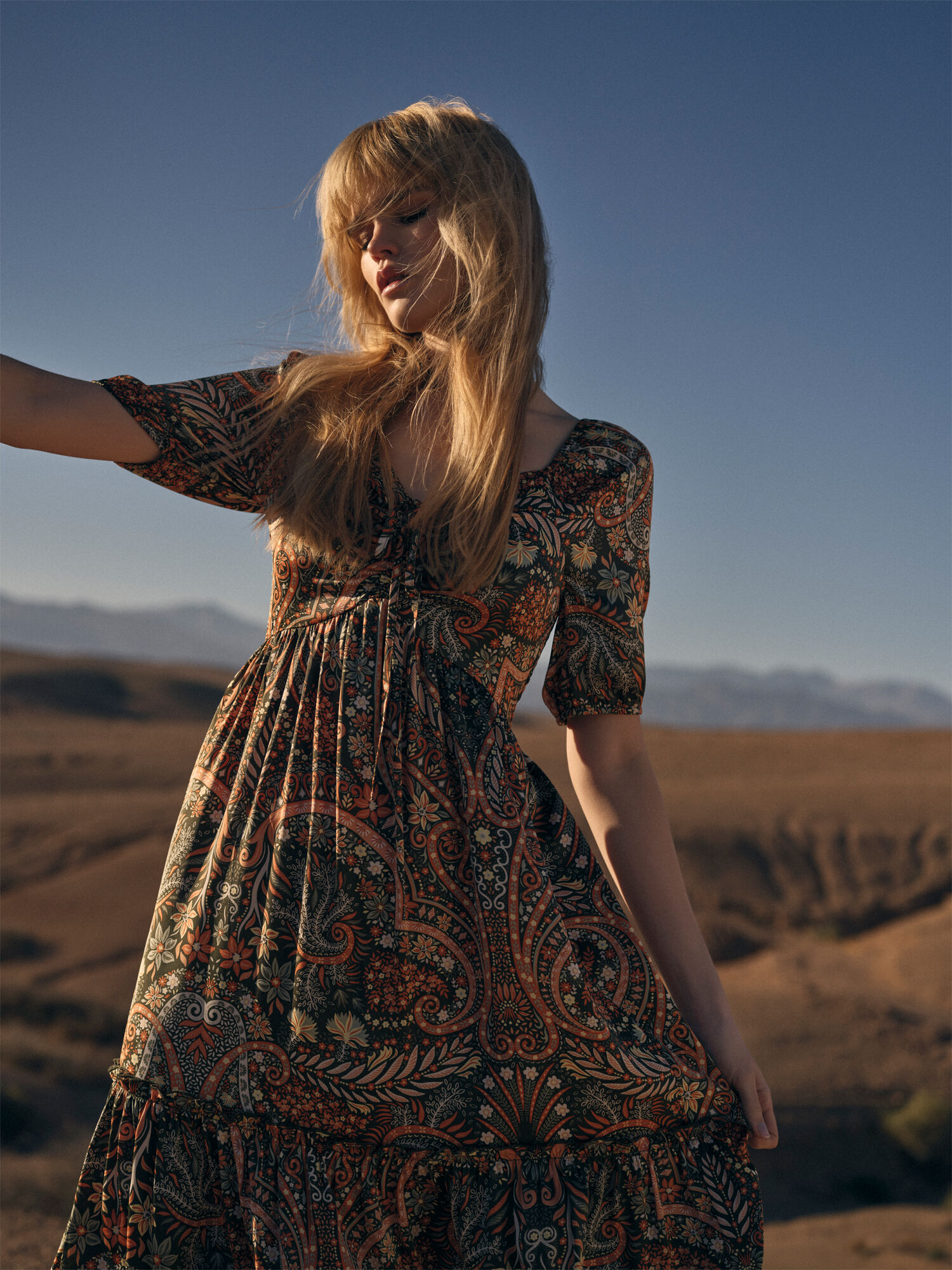 Boho florales Midikleid aus Satin Apricot Kleidung