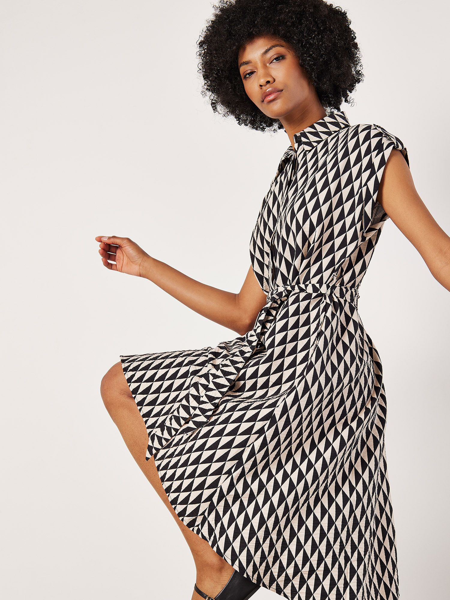 Robe Chemise Mi Longue A Imprime Geometrique Vetements Apricot