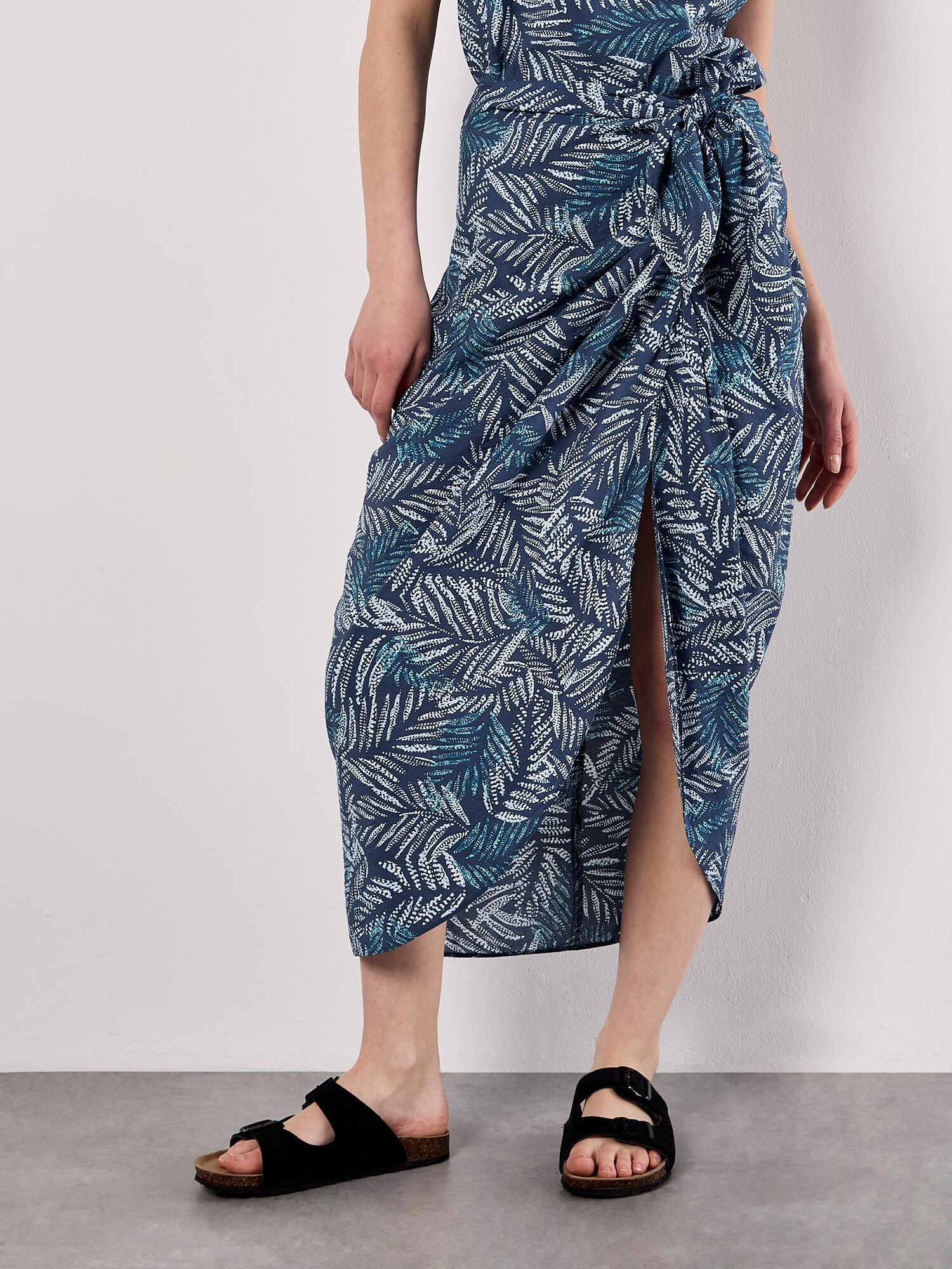 スカート batik skirt Batik Leaf Wrap Midi Skirt | Apricot Clothing