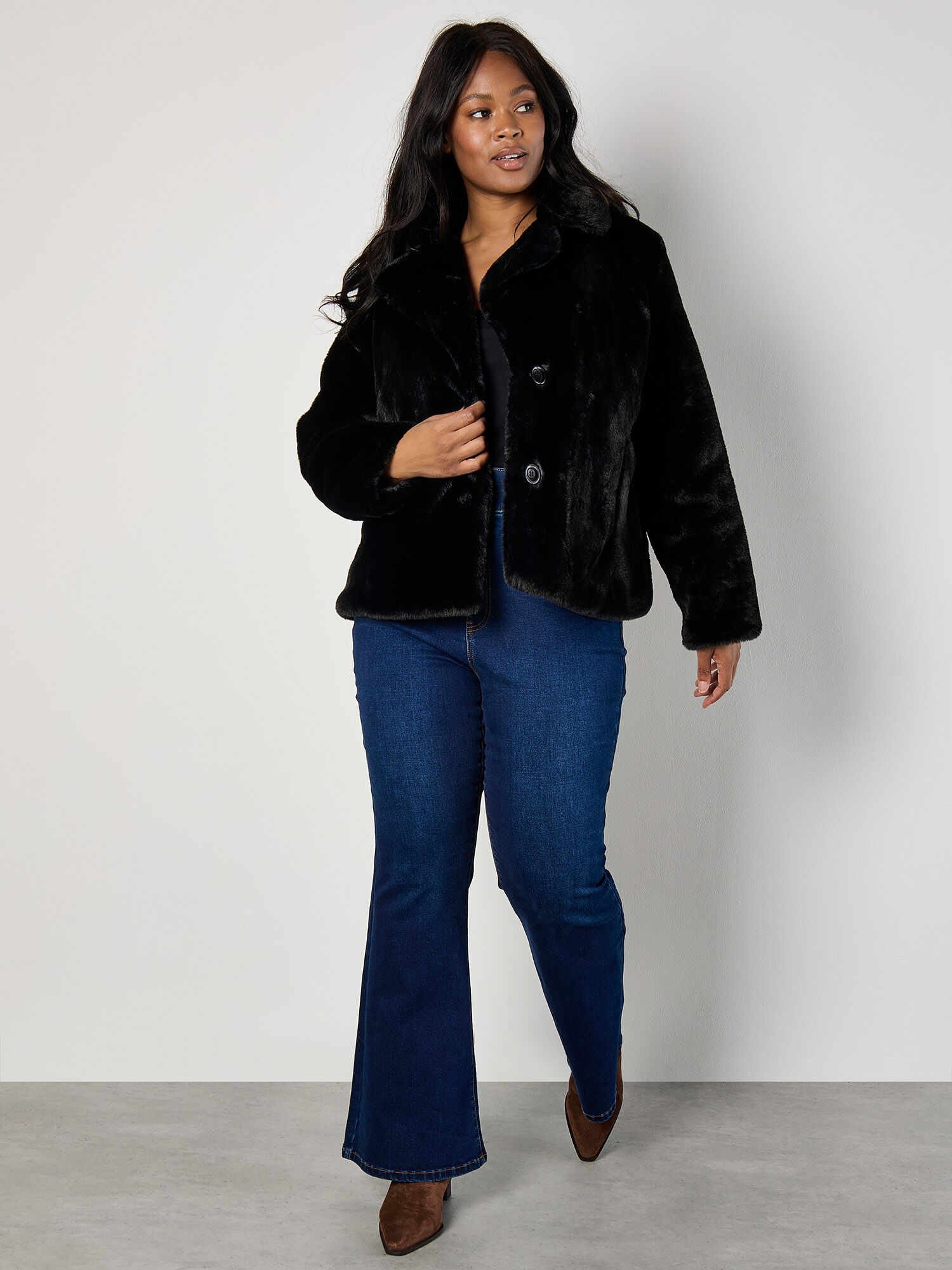 Curve Faux Fur Short Jacket Apricot Clothing