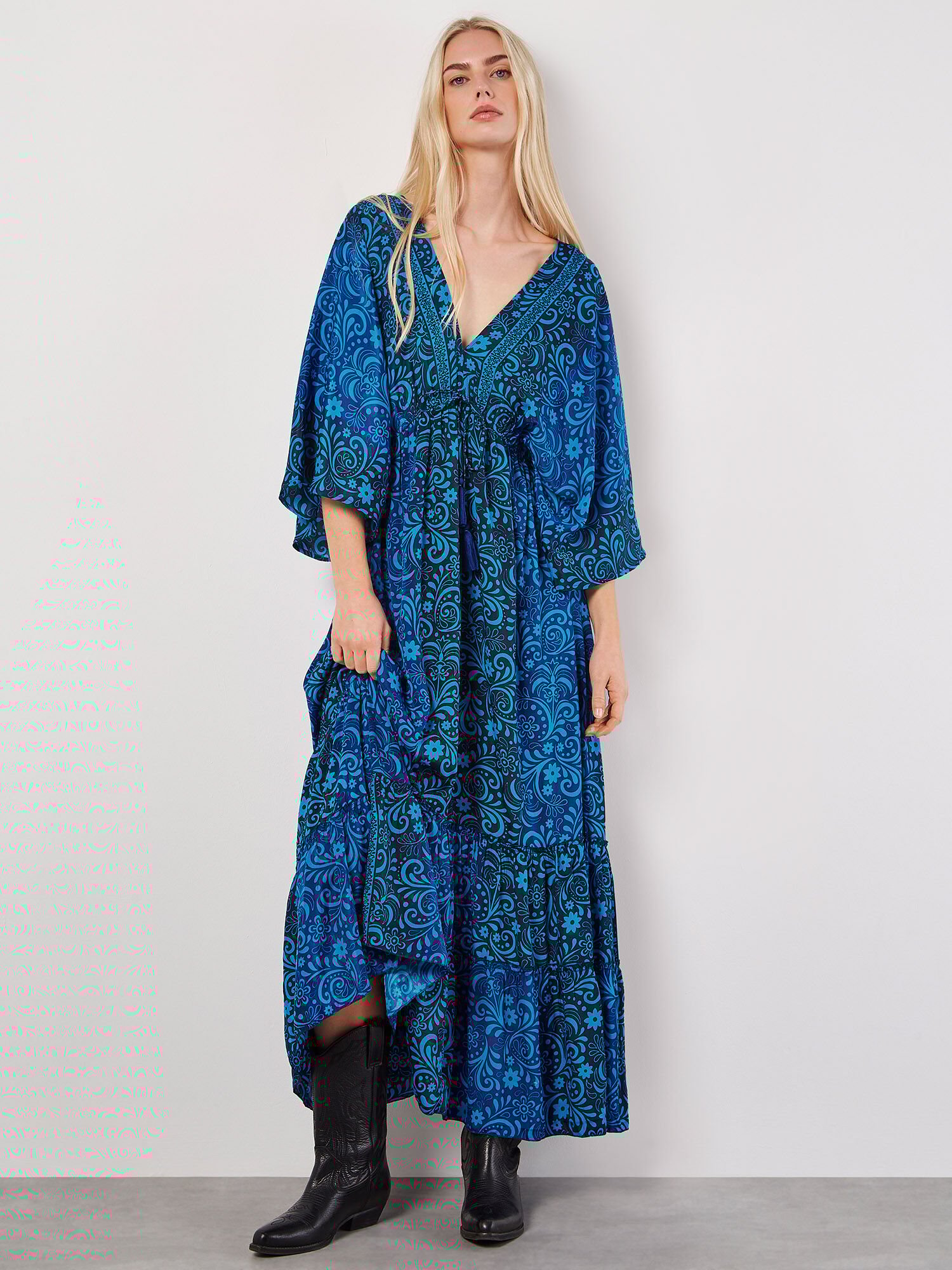 Geblumtes Kimono Kaftan Maxikleid Aus Satin Apricot Kleidung