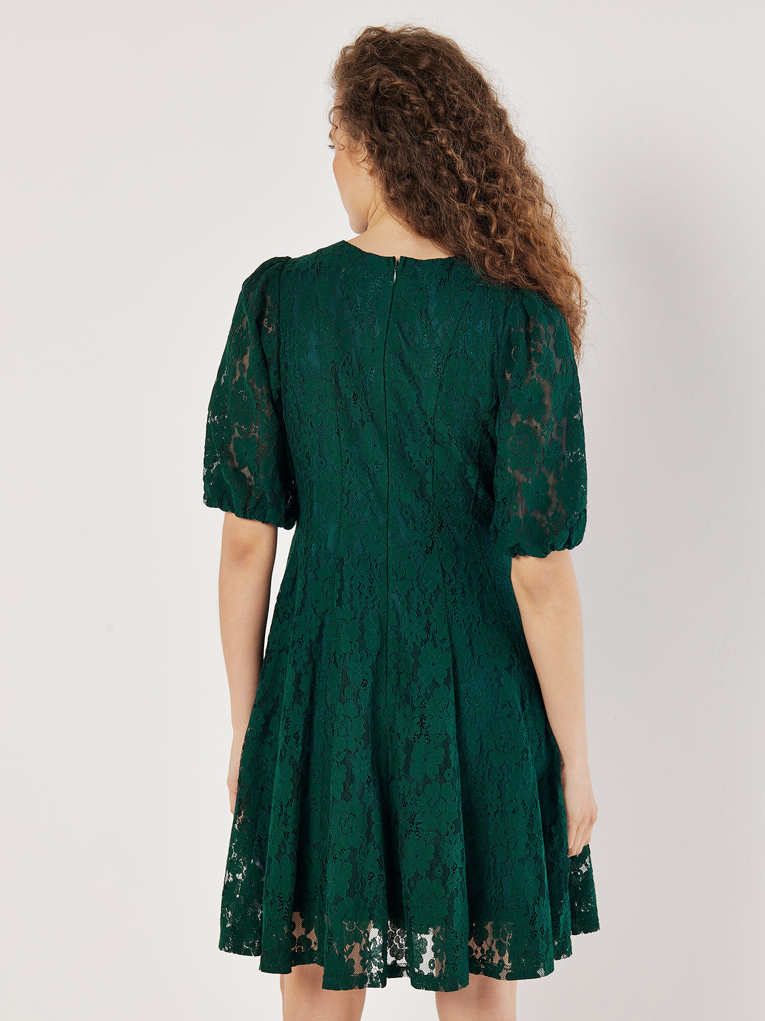 Robe Patineuse Courte En Dentelle Fleurie Vetements Apricot