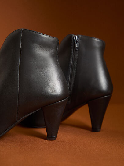 Heeled Pointed Boots