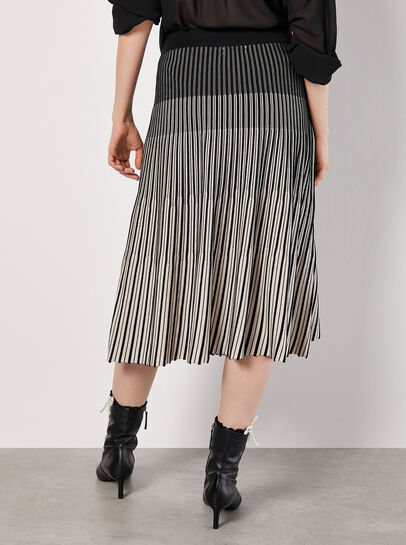 Gradiating Stripe Ribbed Knit Midi Skirt
