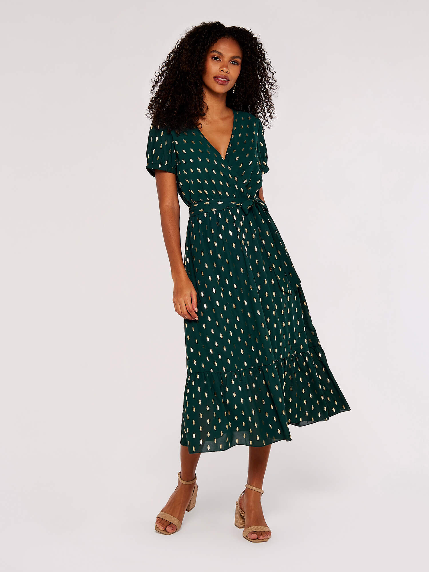 Robe Midi Ovale En Feuille D Or Vetements Apricot