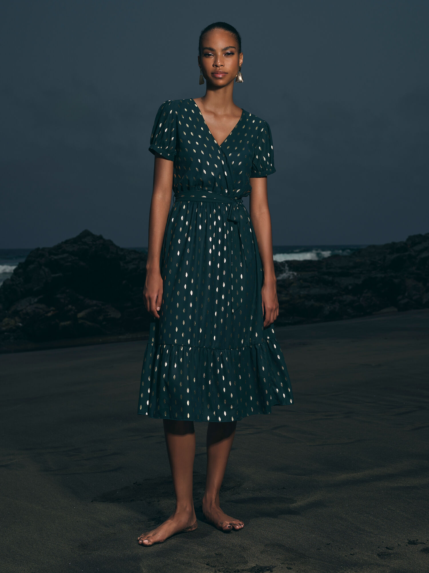 Robe Midi Ovale En Feuille D Or Vetements Apricot