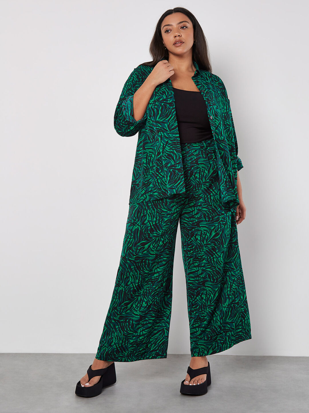 Curve Swirl Print Wide Leg Trousers