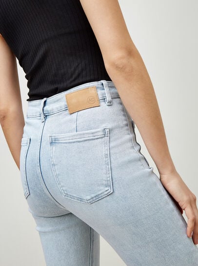 Luci Flare-Jeans In Heller Waschung