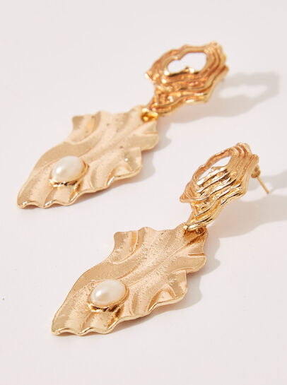 Oyster Pearl Gold Earrings