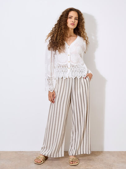 Embroidered Daisies Lace Hem Top