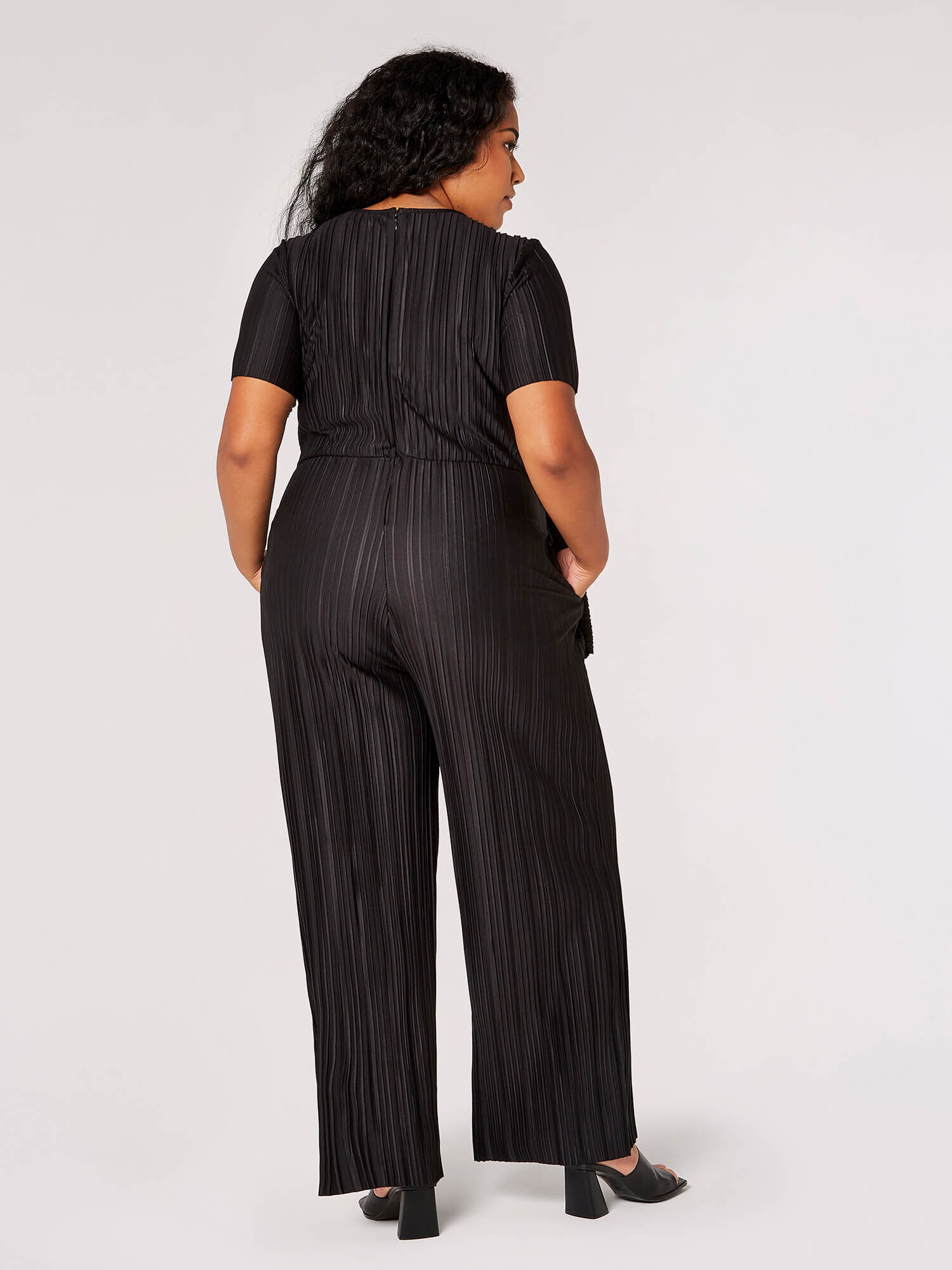 Curve Plissee Jumpsuit Mit Weitem Bein Apricot Kleidung