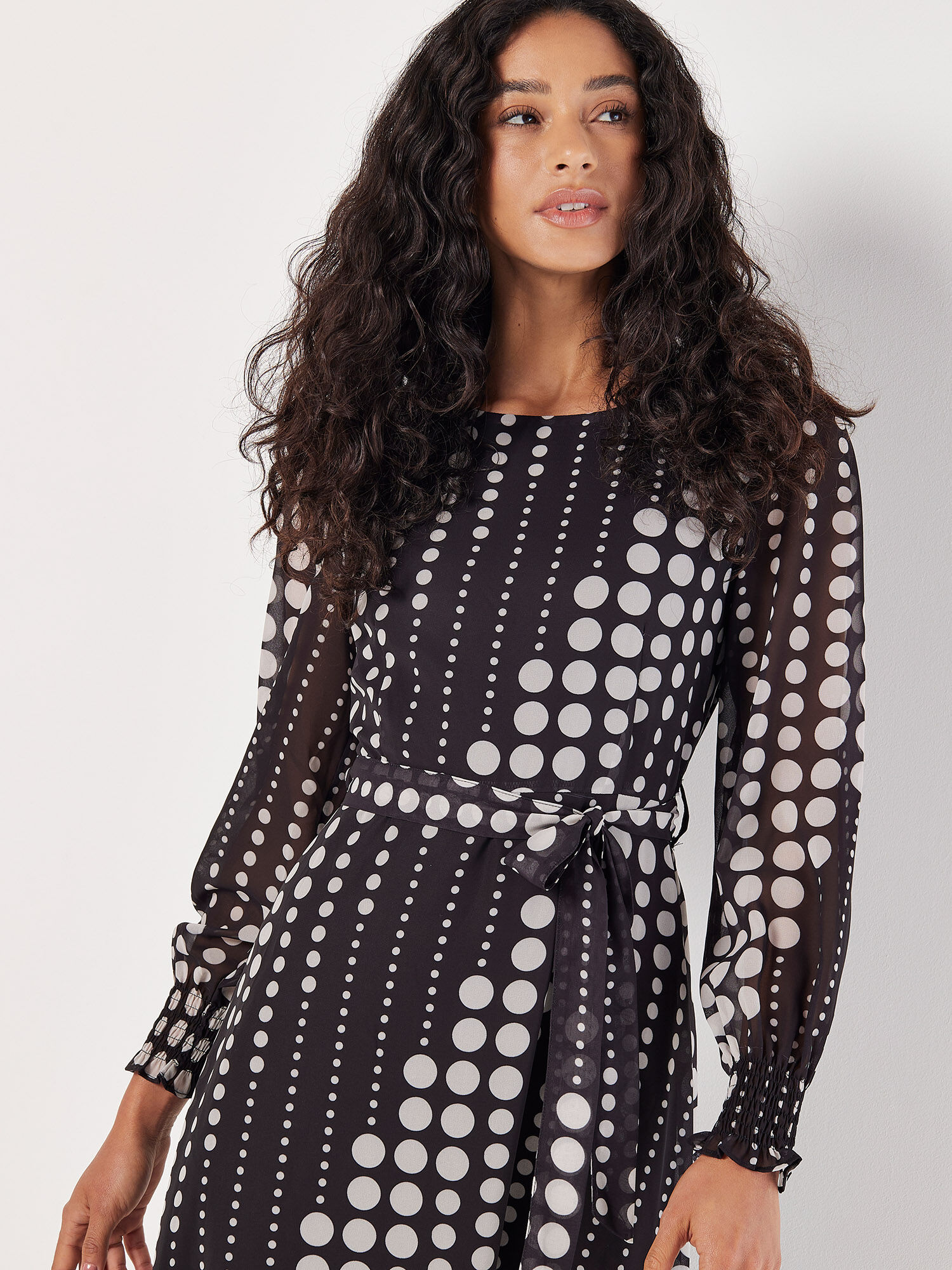 Robe Mi Longue En Mousseline A Imprime Pois Vetements Apricot