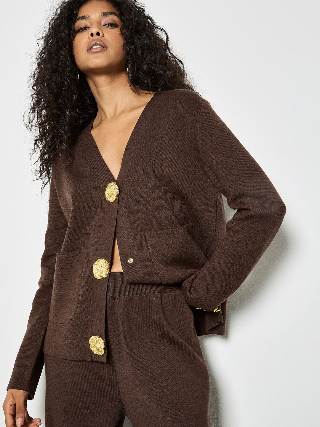 Leichte Strickjacke mit markanten Hammerschlagknöpfen Apricot