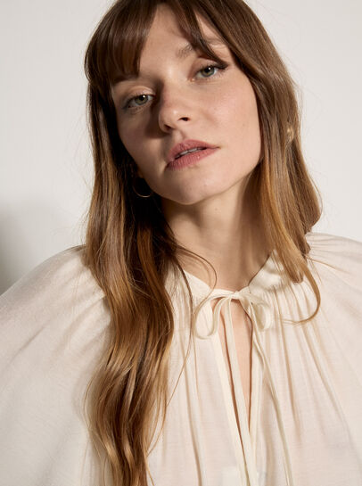 Lightweight Balloon Sleeve Blouse