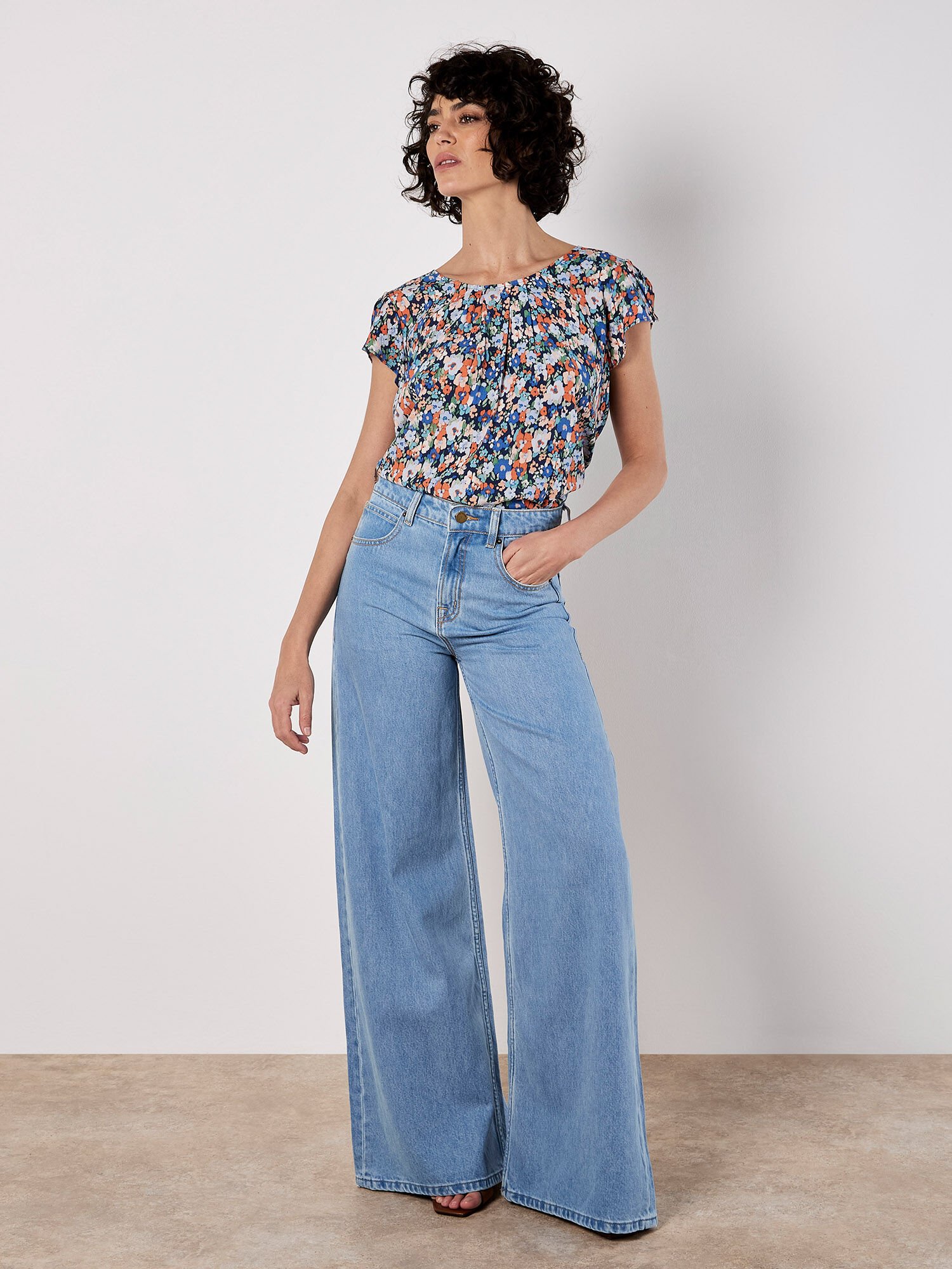 Ditsy Floral Tulip Sleeve Top | Apricot Clothing
