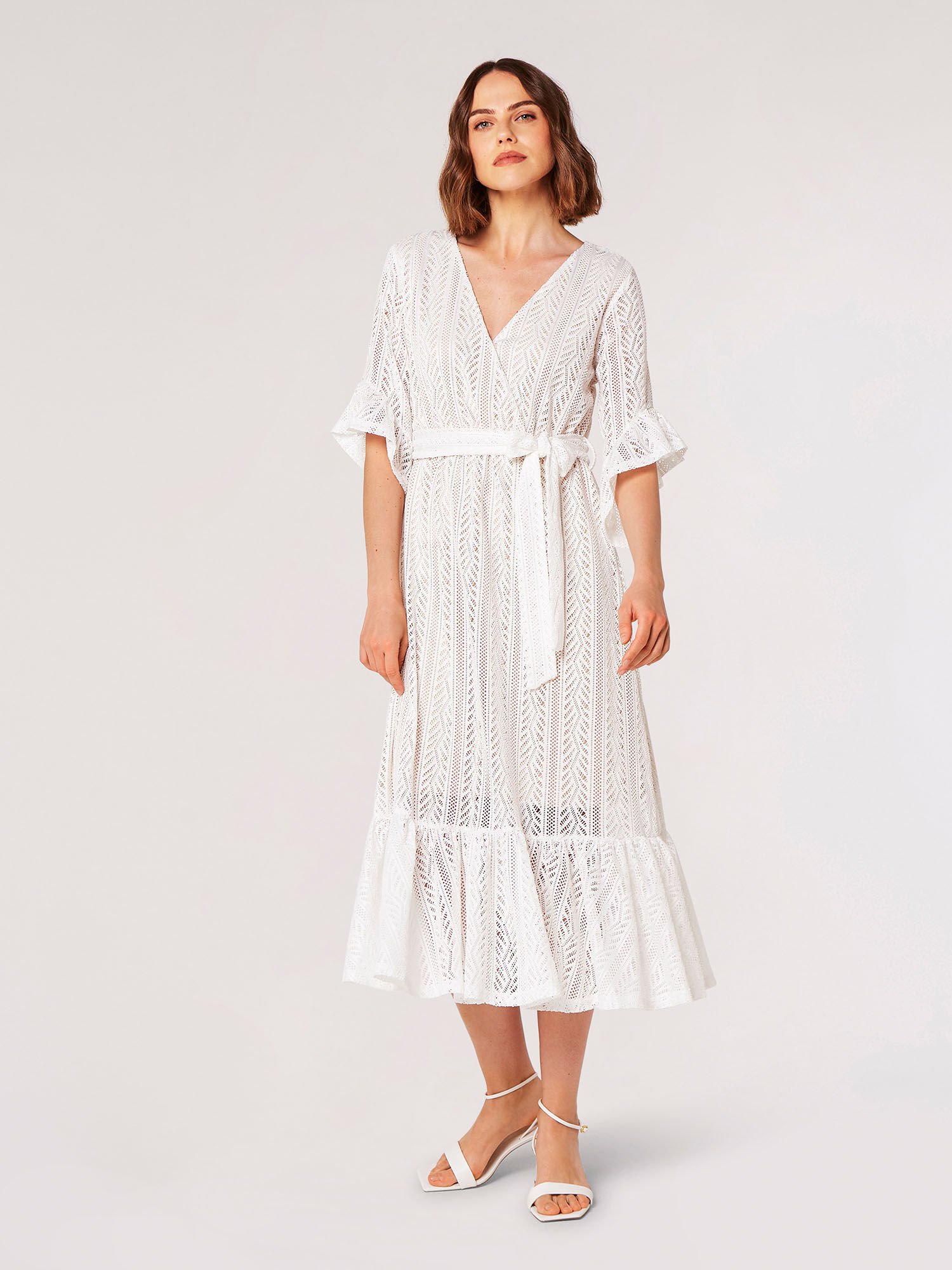 Robe Portefeuille Mi Longue A Volants En Dentelle