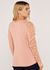 Soft-Touch-Pullover mit Rüschen und Spitzenärmeln, Rosa, Größe L