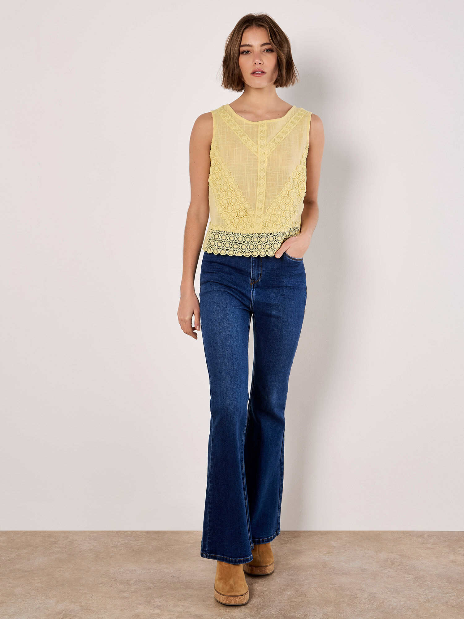 Baumwolltop mit Spitzen-Schleife | Apricot Clothing