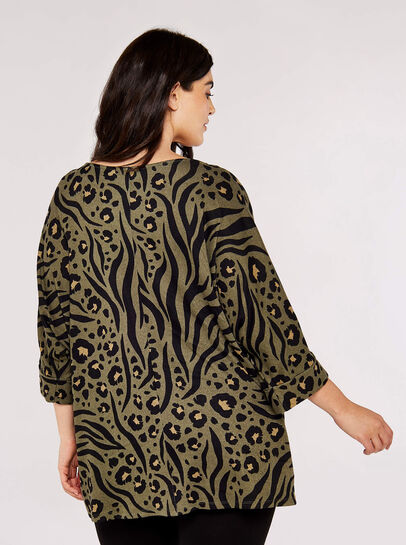 Curve Animal Print Batwing Top