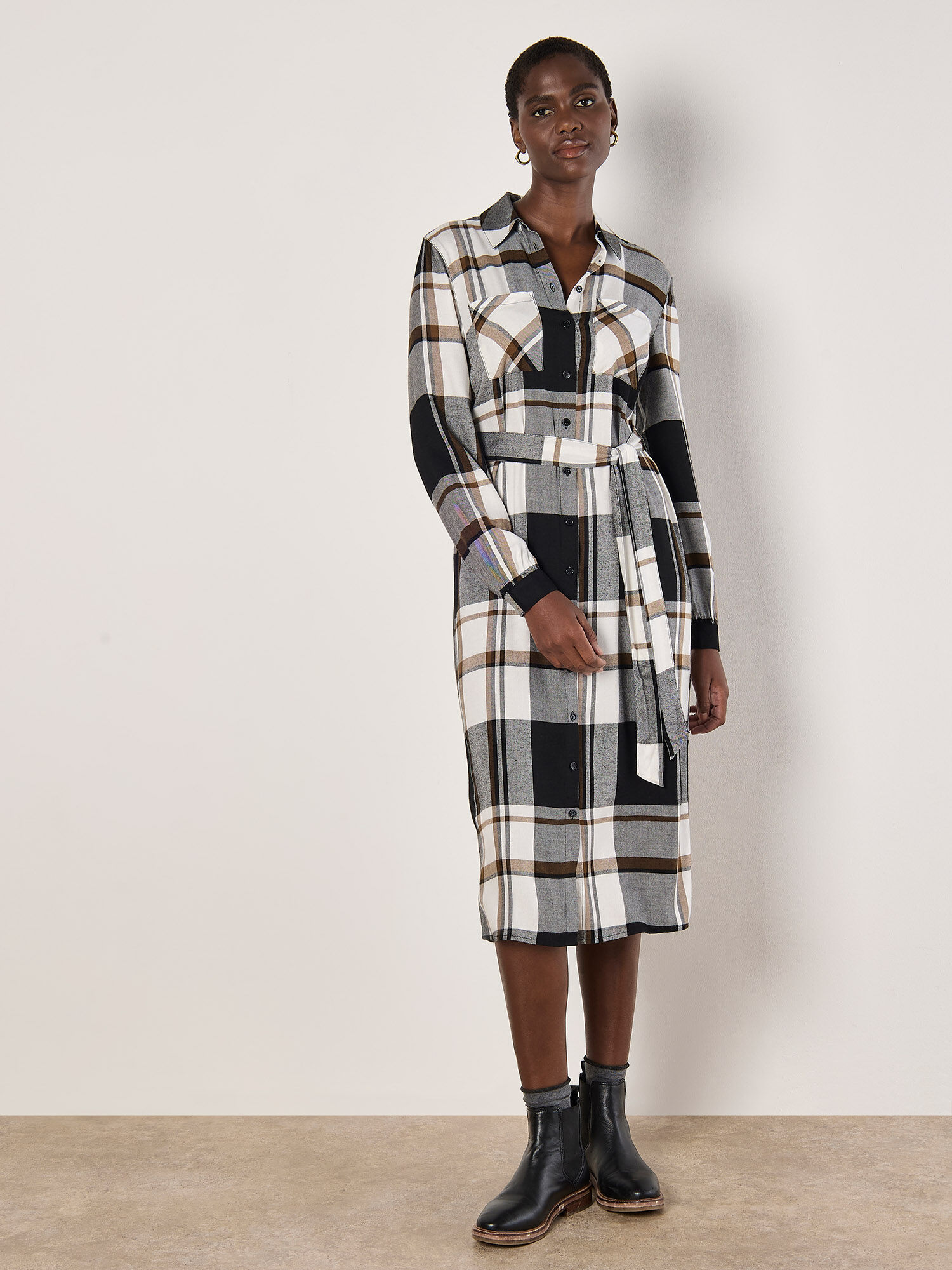 Robe Midi Chemise A Grands Carreaux Vetements Apricot