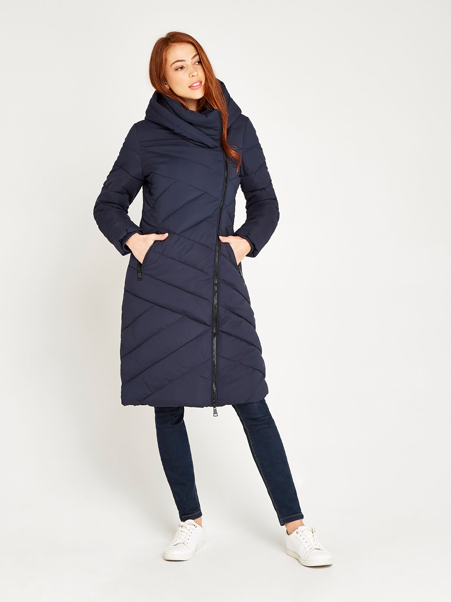 Asymmetrical puffer clearance coat