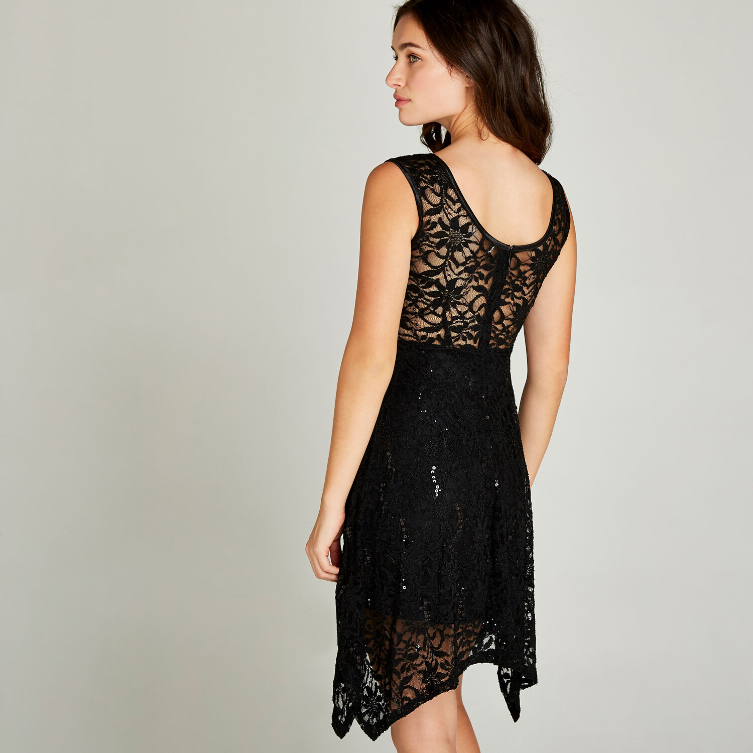 Robe Patineuse A Ourlet Mouchoir En Dentelle Et Sequins Vetements Apricot