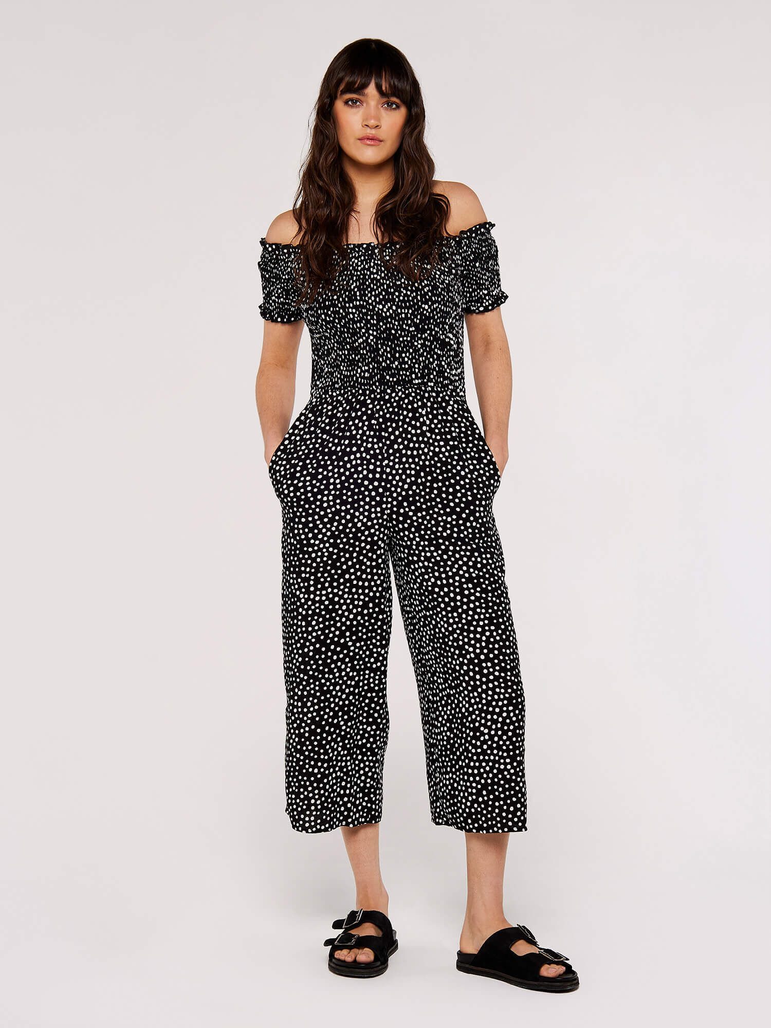 Gesmokter Bardot Jumpsuit Mit Punkten Apricot Kleidung