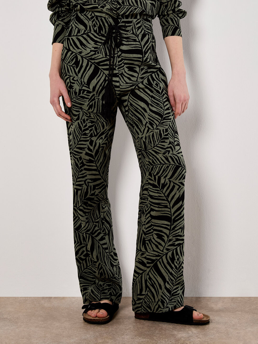 Leaf Linen Blend Wide Leg Trousers