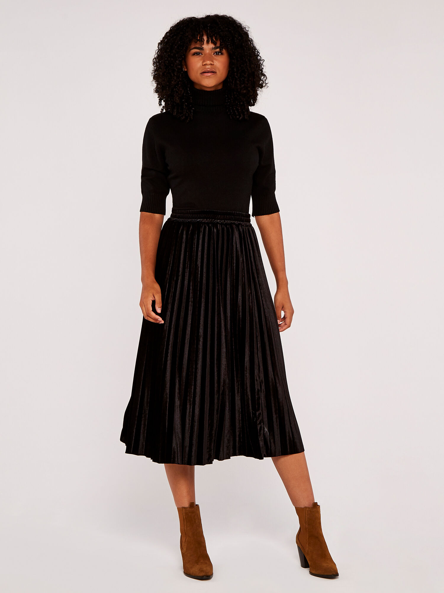 Black pleated midi deals skirt outfit