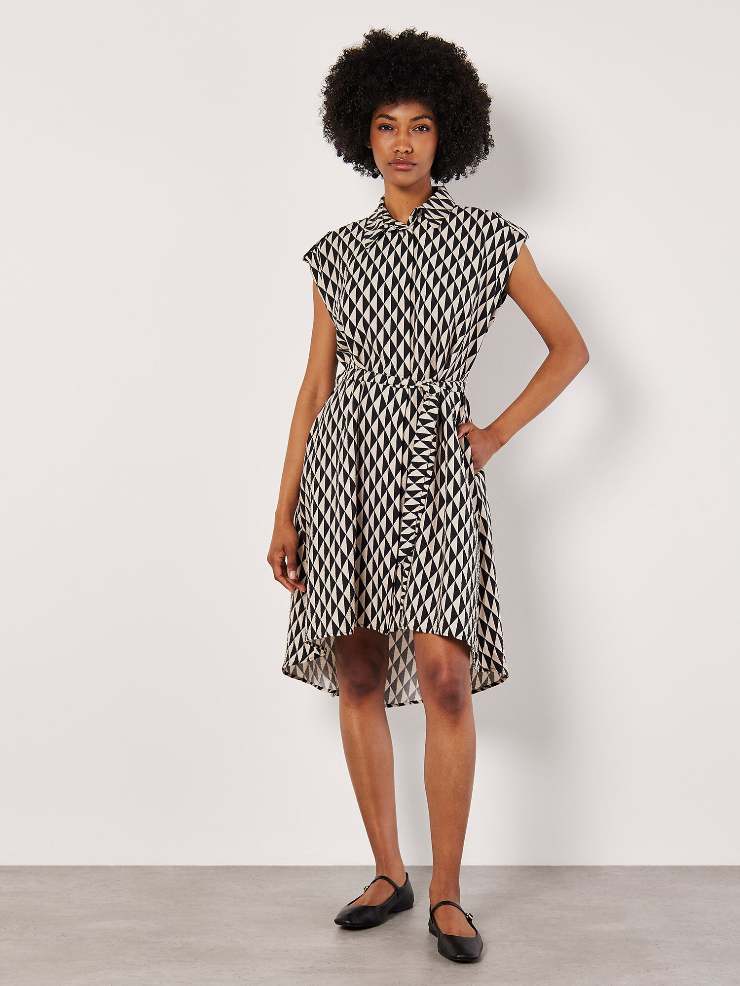 Robe Chemise Mi Longue A Imprime Geometrique Vetements Apricot