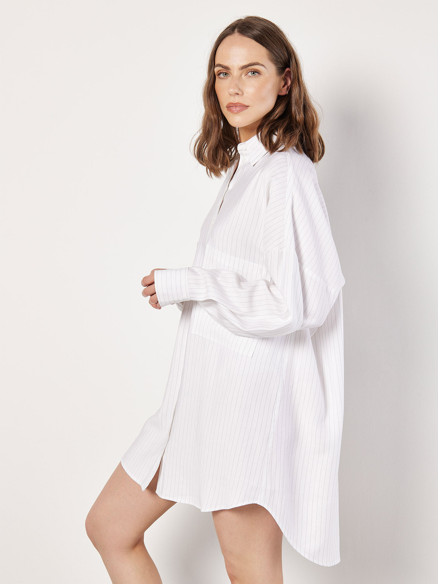 Robe chemise blanche oversize 2025