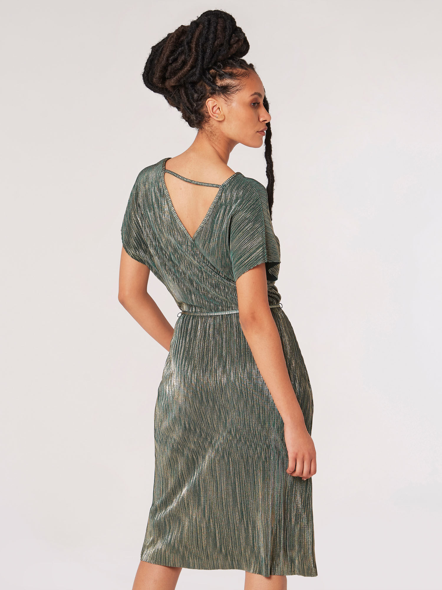 Robe Plissee Col V Vetements Apricot