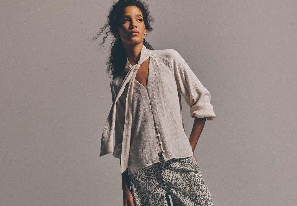 Model is wearing a stoneLightweight Brushed Oversized Jumper