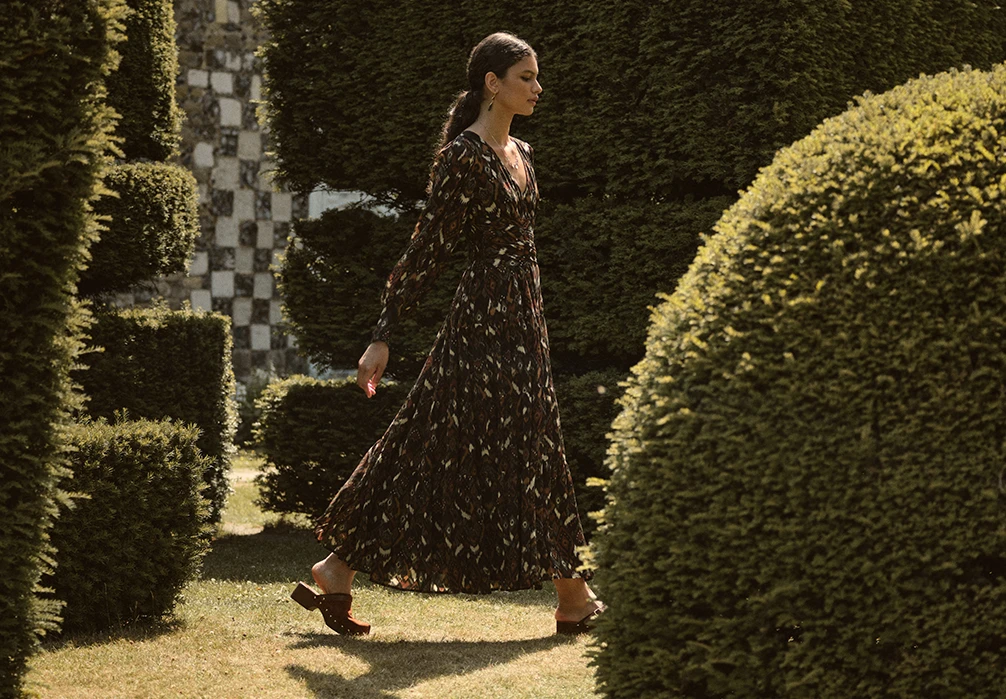  Discover playful prints and statement styles with our collection of mini, midi, and maxi dresses. Whether you're looking to revamp your workwear wardrobe with a shirt dress or find a figure-flattering bodycon for the next big event, we've got you covered