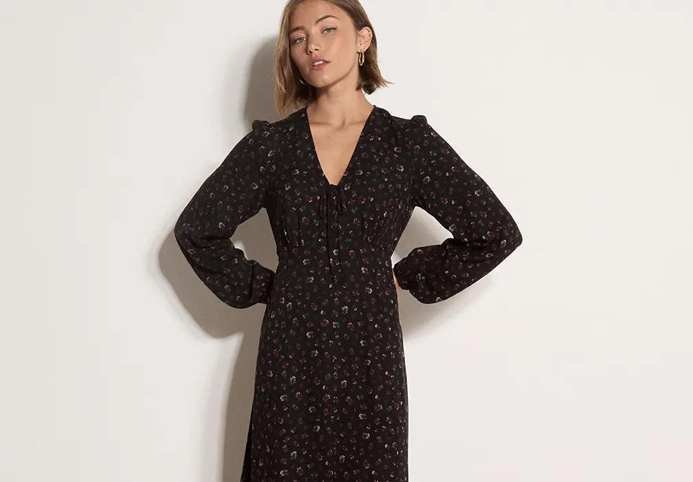 Model is wearing a Black FLORAL PRINT MIDI DRESS